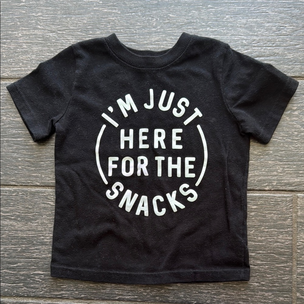 “I’m just here for the snacks” tee - size 18 month
